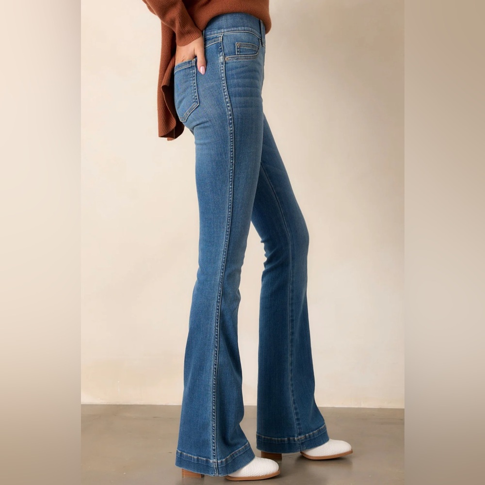 Spanx Flare Pull‎ On Jeans in Vintage Indigo.
